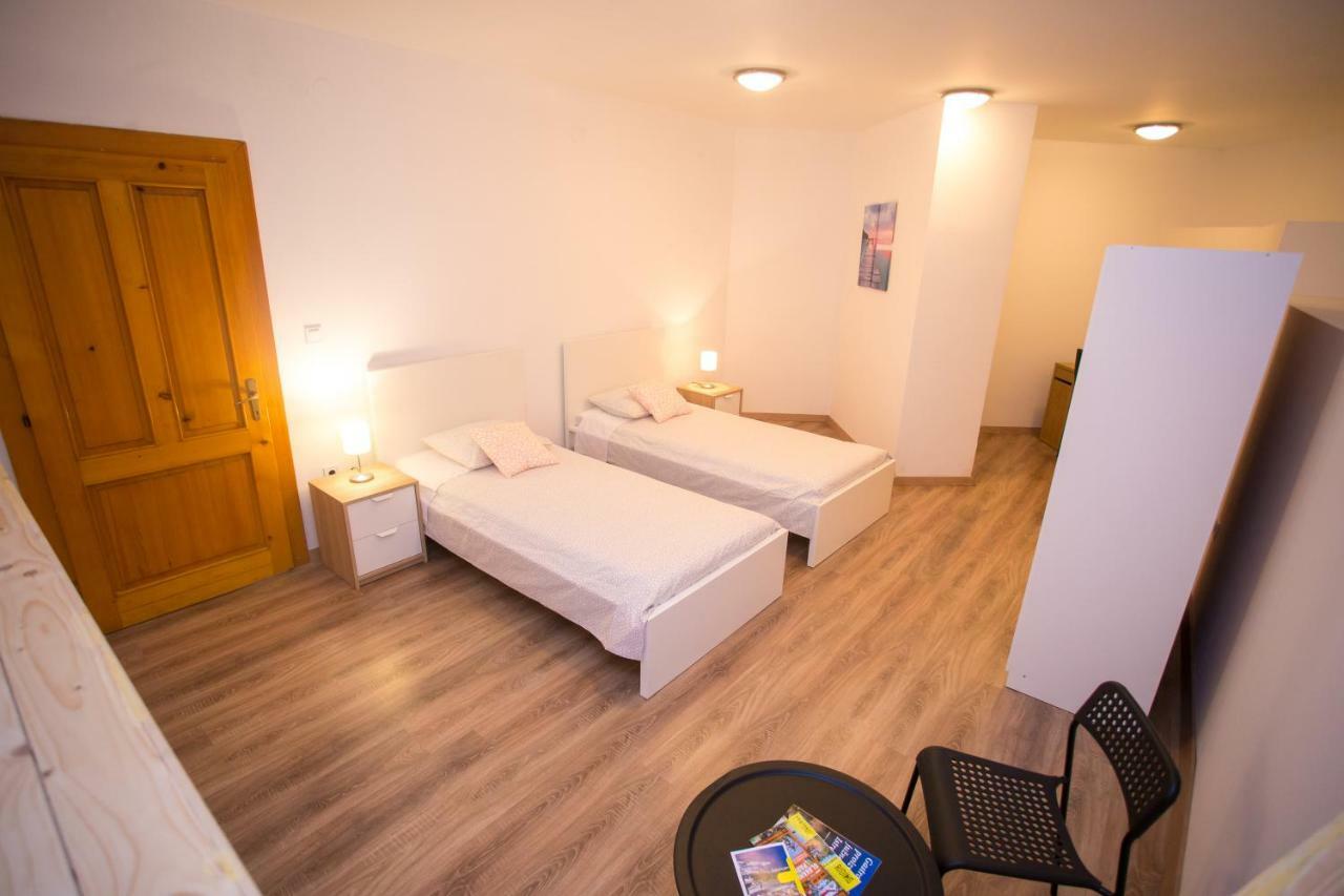 Апартаменты Apartman Girasol Пула Экстерьер фото